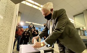 Prezidentas Valdas Adamkus atidavė balsą Seimo rinkimuose