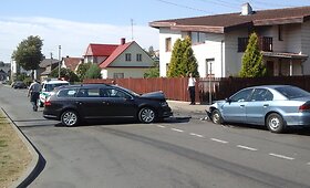 Antradienį apie vidurdienį Panerių ir Vytauto gatvių sankryžoje, Jonavoje, įvyko automobilių avarija.