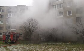 Vilniaus Fabijoni&scaron;kių rajone, L.Giros gatvėje, liepsnojo daugiabučio balkonas