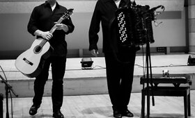 Koncerto &bdquo;Tribute to Edith Piaf: Richard Galliano and Sylvain Luc&ldquo; akimirkos