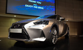 Atnaujintas &bdquo;Lexus IS&ldquo; automobilis