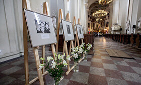 Visuomenė &Scaron;v. Jonų bažnyčioje atsisveikina su Birži&scaron;kų giminės palaikais