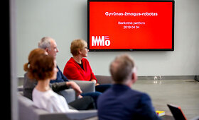 Spaudos konferencija Mo muziejuje pristatant parodą &bdquo;Gyvūnas-žmogus-robotas&ldquo;