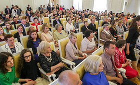 Prezidentė apdovanojo ir pagerbė daugiavaikes motinas