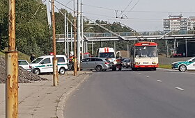 Vilniaus Laisvės Prospekte susidūrė &bdquo;Toyota&ldquo; ir &bdquo;Mazda&ldquo; markės automobiliai