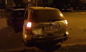 Vilniaus &Scaron;iaurės miestelyje &bdquo;&Scaron;koda&ldquo; vairuotojas aptrankė keletą kitų automobilių