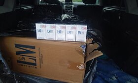 Sulaikyto asmens automobilyje ir namuose &ndash; kontrabandinės cigaretės, nelegalus alkoholis ir &scaron;imtatūkstantinės sumos grynųjų