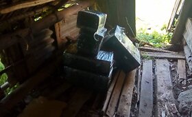 Pasieniečiai sulaikė kontrabandininkus, cigaretes slėpusius svetimoje sodyboje