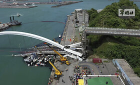 Taivane sugriuvo tiltas