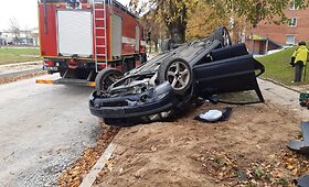 Nuo alkoholio apsvaigusius vairuotojus gaudo pakelės grioviai