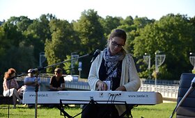 Anyk&scaron;čių nacionalinis bardų festivalis &bdquo;Purpurinis vakaras&ldquo;
