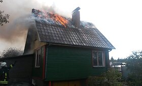Klaipėdos rajone, sodų bendrijoje užsidegė namas