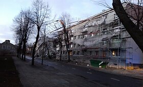 Klaipėdoje nuo stipraus vėjo nuvirto pastoliai