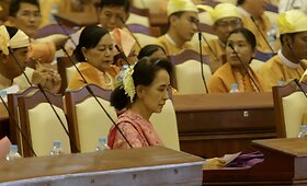 Mianmaro parlamente darbą pradeda Aung San Suu Kyi partija