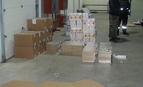 Muitininkai sulaikė tarp miltų slėptą cigarečių kontrabandą