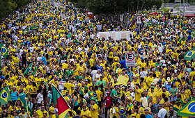 Brazilijoje 3 mln. žmonių minia protestavo prie&scaron; prezidentę