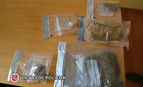 Pareigūnai sulaikė i&scaron; &Scaron;iaulių į Kelmę tiekiamus narkotikus