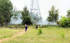 Jonavoje, važiuojant link bendrovės &bdquo;Achema&ldquo;, užsidegė žolė