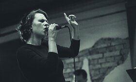 Koncerto &bdquo;La Vie Boheme&ldquo; bare &bdquo;Que pasa&ldquo; akimirkos