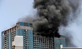 Daugiaauk&scaron;čio namo gaisras Abu Dabyje