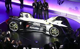 Autonominio lenktynių automobilio pristatymas Barselonoje