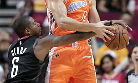 Donatas Motiejūnas su Kinijos klubo &bdquo;Shanghai Sharks&ldquo; mar&scaron;kinėliais