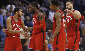 Jonas Valančiūnas su &bdquo;Raptors&ldquo; pažabojo geriausią NBA tandemą