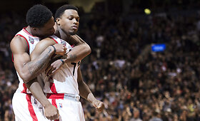 Beproti&scaron;kos emocijos: LeBrono smūgis Jonui Valančiūnui ir pergalingas &bdquo;Raptors&ldquo; metimas