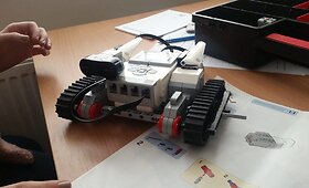 Naujovi&scaron;kai mokytis jaunimą skatina mobilioji technologijų laboratorija