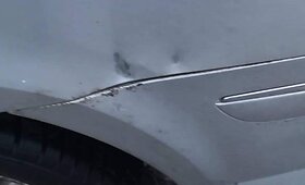 Vilniuje apgadintas degalinėje stovėjęs automobilis