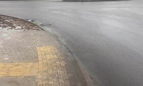 Ties Ukmergės gatvės Kaune pėsčiųjų perėja besikaupianti bala