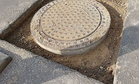 &Scaron;ulinių dangčiai Kauno Vaidoto gatvėje