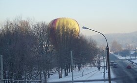 Trečiadienį Vilniuje oro balionai leidosi tarp medžių