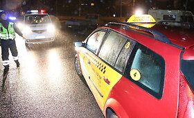Taksi vairuotojas automobilių stovėjimo aik&scaron;telėje kliudė vilnietę