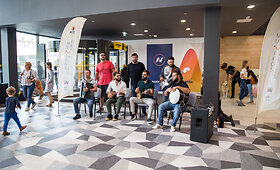 Muzikos grupės &bdquo;Bani Folk Band&ldquo; koncertas Kauno autobusų stotyje