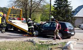 Įvažiavimo į Lapes sankryžoje - &bdquo;VW Golf&ldquo; ir &bdquo;Mercedes&ldquo; avarija