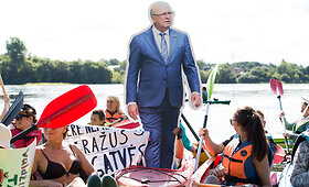 Kritiką valdžiai Kauno bendruomenės i&scaron;rei&scaron;kė plaukdamos baidarėmis