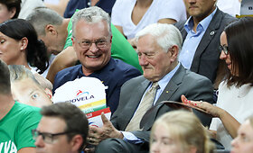 Krep&scaron;inio rungtynes prie&scaron; Serbiją stebėti atvyko Lietuvos Prezidentas Gitanas Nausėda ir Valdas Adamkus