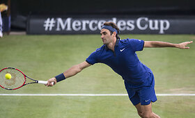 Rogeris Federeris sugrįžimą į teniso kortus pažymėjo sunkia pergale