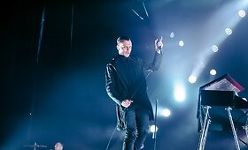 Stilingi &bdquo;Hurts&ldquo; surengė įspūdingą &scaron;ou Taline