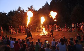 Filmo &bdquo;Nematomas frontas&ldquo; peržiūra &bdquo;Kernavės&ldquo; tunto stovykloje