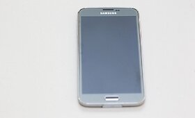 Vandeniui atsparus &bdquo;Samsung Galaxy S5&ldquo; - su pir&scaron;tų atspaudų atpažinimo technologija ir pulso matuokliu 