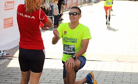 &bdquo;Danske Bank Vilniaus maratono&ldquo; fini&scaron;e susižadėjo pora i&scaron; Lenkijos