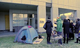 Dėl paskutinių bilietų į &bdquo;Trubadūrą&ldquo; &ndash; gyvenimas palapinėje