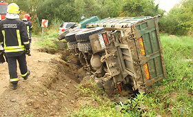 Panevėžyje ant &scaron;ono nuvirto &bdquo;Scania&ldquo; sunkvežimis
