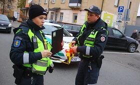 Prie centrinio Panevėžio turgaus BMW kliudė moterį