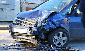 Panevėžyje prie policijos komisariato &ndash; trijų automobilių avarija