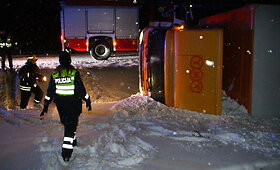 Panevėžio rajone į griovį nuvirto &bdquo;Mercedes&ldquo; sunkvežimis
