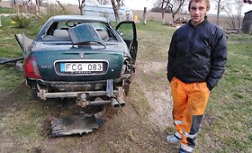 Panevėžio rajone į medį rėžėsi girtas &bdquo;Rover&ldquo; vairuotojas