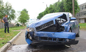Panevėžyje girtas &bdquo;Audi&ldquo; vairuotojas trenkėsi į KIA